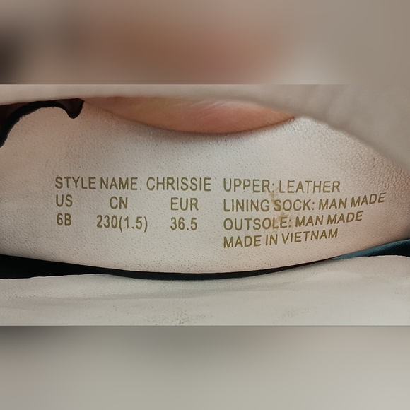 KATE SPADE New York Scalloped Edge Sandal  BLACK size 6 - Picture 11 of 12